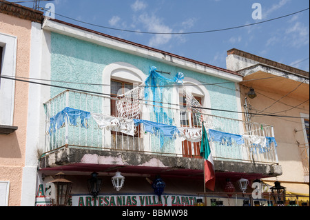 Die bunten Wände von Geschäften, Kneipen und Häuser von Tonala, Jalisco, Mexiko Stockfoto