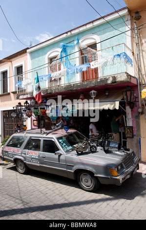 Die bunten Wände von Geschäften, Kneipen und Häuser von Tonala, Jalisco, Mexiko Stockfoto