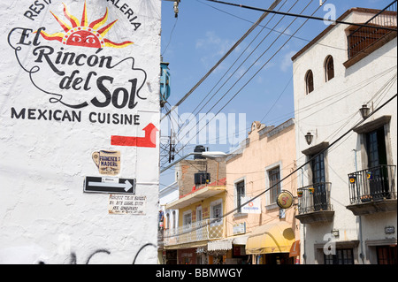 Die bunten Wände von Geschäften, Kneipen und Häuser von Tonala, Jalisco, Mexiko Stockfoto