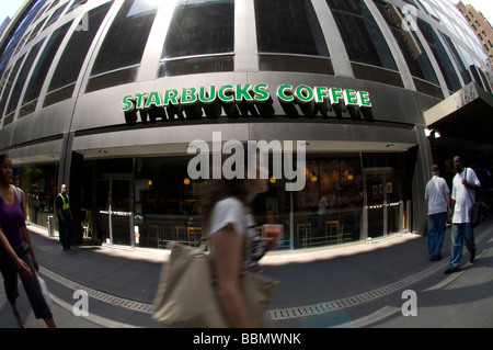 Ein Starbucks-Café in Midtown in New York am Freitag, 22. Mai 2009 Frances M Roberts Stockfoto
