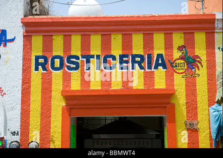 Die bunten Wände von Geschäften, Kneipen und Häuser von Tonala, Jalisco, Mexiko Stockfoto