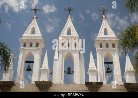 Dreifach spired Kirche im Zentrum am Tonala, Jalsico, Mexiko Stockfoto