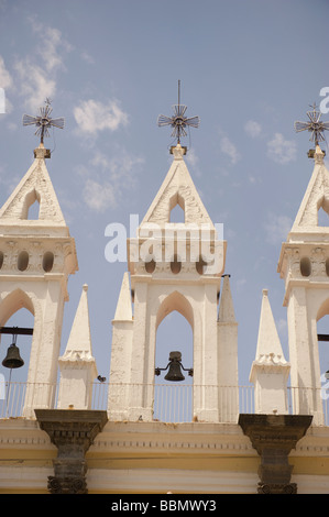 Dreifach spired Kirche im Zentrum am Tonala, Jalsico, Mexiko Stockfoto