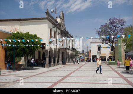 Die bunten Wände von Geschäften, Kneipen und Häuser von Tonala, Jalisco, Mexiko Stockfoto