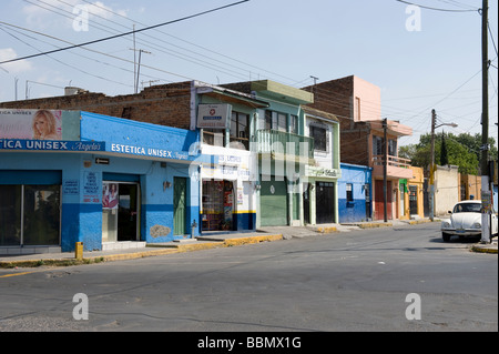 Die bunten Wände von Geschäften, Kneipen und Häuser von Tonala, Jalisco, Mexiko Stockfoto