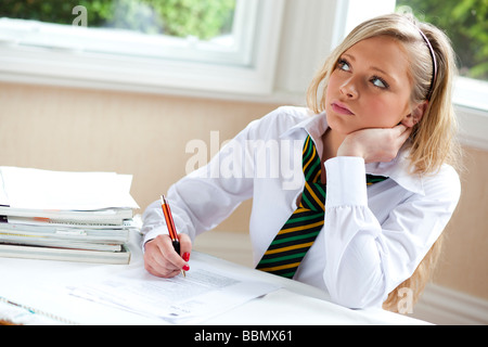 Schulmädchen, die Überarbeitung Stockfoto