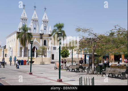 Dreifach spired Kirche im Zentrum am Tonala, Jalsico, Mexiko Stockfoto