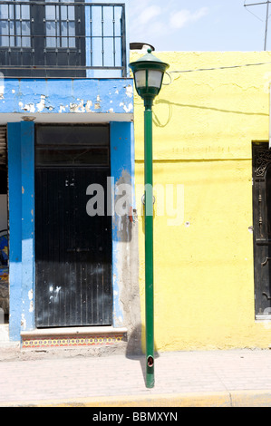 Die bunten Wände von Geschäften, Kneipen und Häuser von Tonala, Jalisco, Mexiko Stockfoto