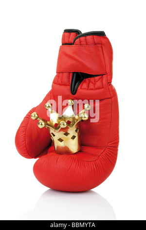 Rote Boxhandschuh mit einer goldenen Krone Stockfoto