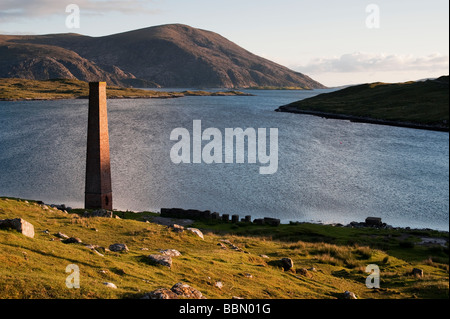 Schornstein der Alten Walfangstation, bunavoneader/Bun Abhainn Eadar, Bunavoneadar, Isle of Harris, Äußere Hebriden, Schottland Stockfoto