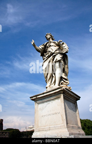 Engel mit den Nägeln von Bildhauer Girolamo Lucenti, "Aspiciant Ad me Quem Confixerunt' Angel, Sant'Angelo Brücke, Rom, Latium, ich Stockfoto