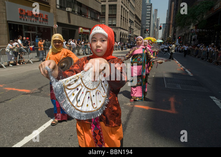 Filipino Amerikaner aus der Tri-State-Bereich marschieren in die Philippinen Independence Day Parade auf der Madison Avenue in New York Stockfoto