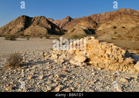 Steinige Wüstenlandschaft, Hadjar Ash-Sharqi-Gebirges, Sharqiya Region, Sultanat Oman, Arabien, Nahost Stockfoto