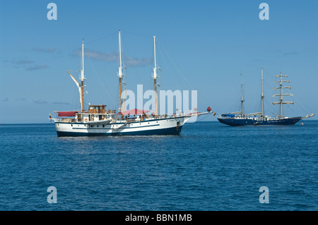 Ausflugsboote Punta Moreno Insel Isabela Galapagos Ecuador Pazifik Südamerika Stockfoto