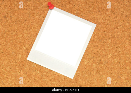 Polaroid Bild auf einer Kork-Pinwand Stockfoto