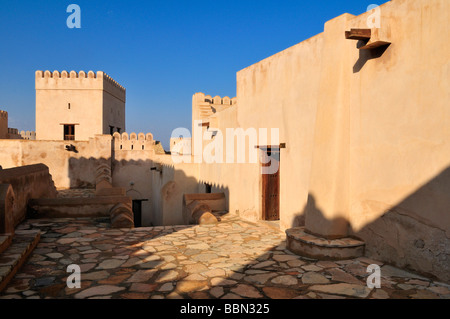 Historischen Adobe Befestigung Nakhal, Nakhl Fort oder Burg, Hajar al-Gharbi-Gebirge, Batinah Region, Sultanat Oman, Arabien Stockfoto