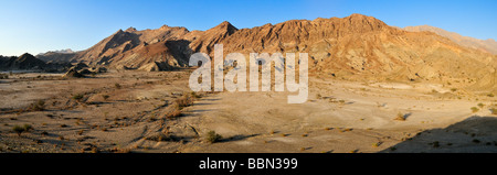 Panorama der steinige Wüstenlandschaft, Hadjar Ash-Sharqi-Gebirges, Sharqiya Region, Sultanat Oman, Arabien, Nahost Stockfoto