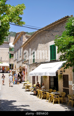 Strassencafé, Placa Raimon Llull, Valdemossa, Gemeinde Valldemossa, Mallorca, Balearen, Spanien Stockfoto