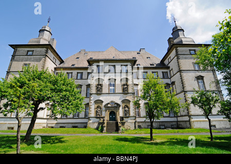 Ehemalige Hauptgebäude der deutschen Ritter, Deutschorden, Orden, Burg, Sichtigvor, Warstein, Moehne, Moehnetal Valle Stockfoto