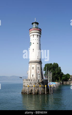 Leuchtturm im Hafen von Lindau am Bodensee, Bayern, Deutschland, Europa Stockfoto