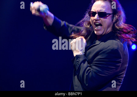 Sänger Geoff Tate der US-amerikanischen Progressive-Metal-Band Queensryche Leben Rock Sound Festival in Huttwil, Schweiz, Europa Stockfoto