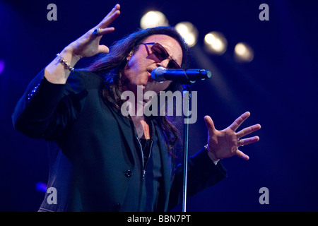 Sänger Geoff Tate der US-amerikanischen Progressive-Metal-Band Queensryche Leben Rock Sound Festival in Huttwil, Schweiz, Europa Stockfoto