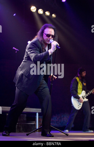 Sänger Geoff Tate der US-amerikanischen Progressive-Metal-Band Queensryche Leben Rock Sound Festival in Huttwil, Schweiz, Europa Stockfoto