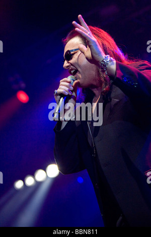 Sänger Geoff Tate der US-amerikanischen Progressive-Metal-Band Queensryche Leben Rock Sound Festival in Huttwil, Schweiz, Europa Stockfoto