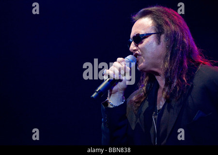 Sänger Geoff Tate der US-amerikanischen Progressive-Metal-Band Queensryche Leben Rock Sound Festival in Huttwil, Schweiz, Europa Stockfoto