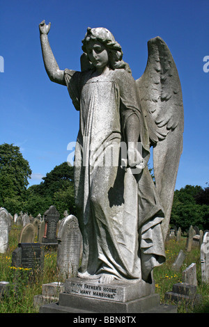 Grabstein von Engel In Flaybrick Memorial Friedhof Gärten, Bidston Hill, Wirral, Merseyside, England, UK Stockfoto