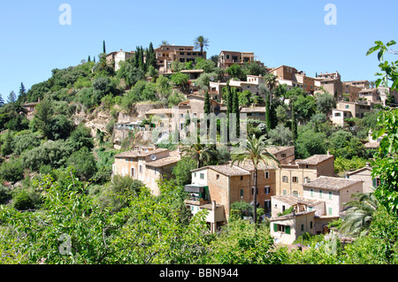 Auf einem Hügel gelegenes Dorf Deia, Gemeinde Deia, Mallorca (Mallorca), Balearen, Spanien Stockfoto