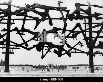 Geografie/Reisen, Deutschland, Dachau-Gebiet, Konzentrationslager, Gedenkstätte, Internationale Gedenkstätte, Skulptur von Nandor Glid, 1968, Ansicht, 14.6.1971, Bayern, Europa, KZ, 20. Jahrhundert, historisch, historisch, 1970er Jahre, Stockfoto