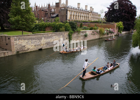 Flache auf dem Fluss Cam in Cambridge, UK: Juni 2009 Stockfoto