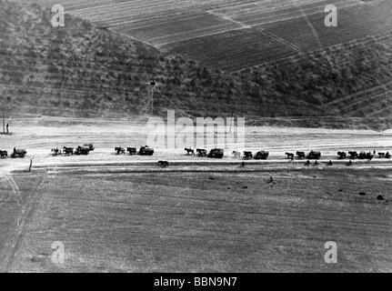 Ereignisse, Zweiter Weltkrieg/Zweiter Weltkrieg, Russland 1941, Deutsche Säule der vorrückenden Pferdefahrzeuge, Weißrussland, Sommer 1941, Luftbild, Stockfoto