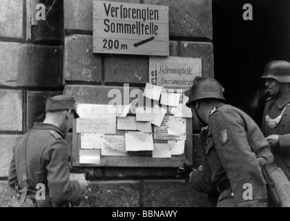 Ereignisse, Zweiter Weltkrieg / zweiter Weltkrieg, Russland 1944 / 1945, Krim, Sewastopol, Sammelstelle für verstreute deutsche Soldaten, Notizen mit Informationen über den Verbleib der Einheiten, April 1944, Stockfoto