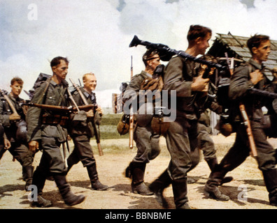 Ereignisse, Zweiter Weltkrieg/Zweiter Weltkrieg, Russland 1942/1943, deutsche Infanterie im märz, ca. 1942, Feldpack, Packungen, Maschinengewehr, Maschinengewehr, MG 34, Wehrmacht, Sowjetunion, UdSSR, Ostfront, Soldat, Soldaten, marschieren, 20. Jahrhundert, historisch, historisch, Carbinen, Gewehre, Ausrüstung, Uniform, Drittes Reich, Militär, Menschen, vierziger Jahre, Stockfoto