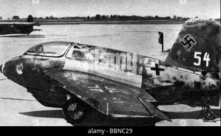 Ereignisse, Zweiter Weltkrieg/Zweiter Weltkrieg, Luftkrieg, Flugzeug, deutsches raketengetriebenes Kampfflugzeug Messerschmitt Me 163 B "Komet", 1944, Stockfoto