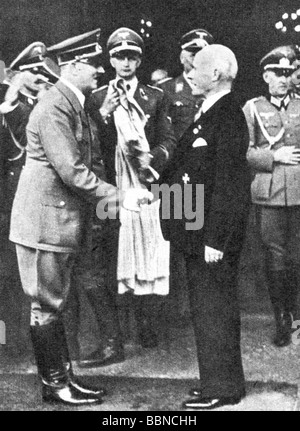 Die Firma "von Bohlen und Halbach", Gustav, 7.8.1870 - 16.1.1950, deutscher industrieller, begrüßte Adolf Hitler in seinem Haus in Essen, 1930er Jahre, in voller Länge, Stockfoto