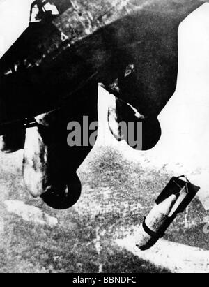 Ereignisse, Zweiter Weltkrieg/zweiter Weltkrieg, Luftkrieg, Bomben/Bombardierungen, deutscher Tauchbomber Junkers Ju 87 EINE "Tuka"-Abwurfbombe, ca. 1939, Stockfoto