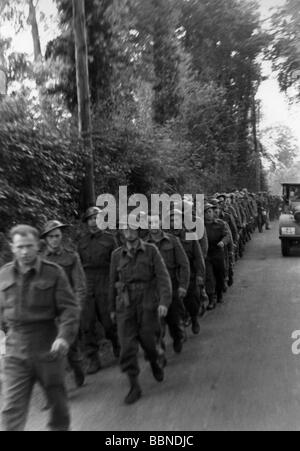 Ereignisse, Zweiter Weltkrieg/zweiter Weltkrieg, Frankreich, Dieppe, 19.8.1942, nahmen kanadische Soldaten auf dem Weg ins Straflager gefangen. Stockfoto