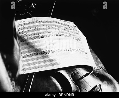 Mozart, Wolfgang Amadeus, 27.1.176 - 5.12.1701, österreichischer Komponist, Autogramm-Notenblatt und Violine, Salzburg, Stockfoto