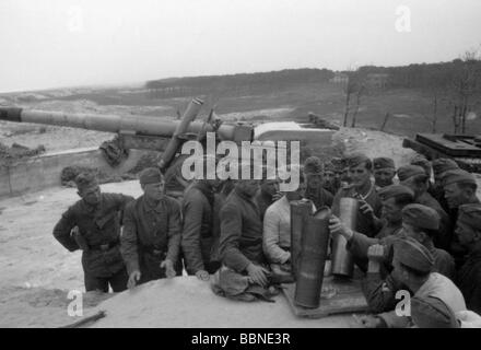 Veranstaltungen, Zweiter Weltkrieg / 2. Weltkrieg, Frankreich, Atlantikwall, deutsche Waffenemplatzierung an der französischen Westküste bei Biarritz, 28.4.1943, Soldaten während der Unterweisung, Stockfoto