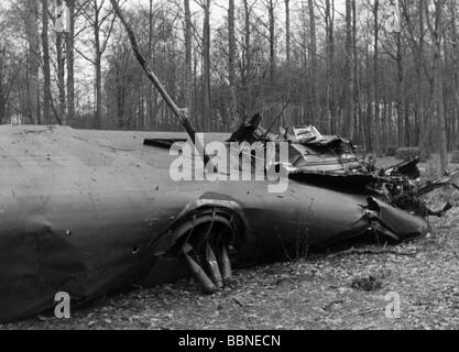 Ereignisse, Zweiter Weltkrieg/zweiter Weltkrieg, Luftkrieg, Flugzeug, abgestürzt/beschädigt, Wrackteile eines schweren britischen Bombers Handley Page "Halifax", das am 9.4.1943 von einem deutschen Nachtjäger in der Nähe von Compiegne, Frankreich, abgeschossen wurde, Stockfoto