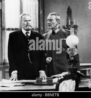 Film 'München Sowjetrepublik" (Die Münchner Räterepublik), DEU 1971, Episode 1 "Kurt Eisner - zwischen Demokratie und Diktatur", Regie: Hellmuth Ashley, Szene mit: Carl Lange, Hans Cossy, Drittanbietern - Permissions-Neccessary Stockfoto