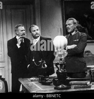 Film 'München Sowjetrepublik" (Die Münchner Räterepublik), DEU 1971, Episode 1 "Kurt Eisner - zwischen Demokratie und Diktatur", Regie: Hellmuth Ashley, Szene mit: Carl Lange, Werner Kreindl, Hans Cossy, Drittanbietern - Permissions-Neccessary Stockfoto