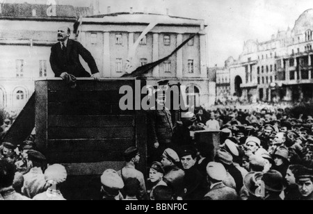 Lenin (Wladimir Iljich Uljanow), 22.4.1870 - 21.1.1924, russischer Politiker, halb so lang, Rede vor Soldaten der polnischen Front, Sverdlov-Platz, Moskau, 5.5.1920, Foto von G. P. Goldstein, Stockfoto