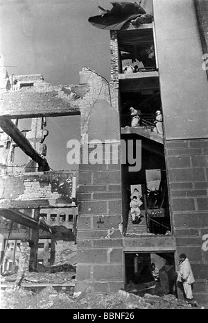 Ereignisse, Zweiter Weltkrieg / 2. Weltkrieg, Russland, Stalingrad 1942 / 1943, in einer Ruine stehende sowjetischen Soldaten, Stockfoto