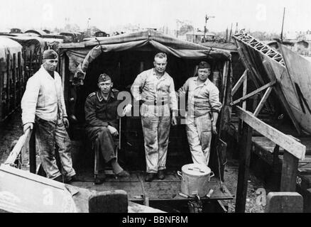 Ereignisse, Zweiter Weltkrieg / Zweiter Weltkrieg, Russland 1942 / 1943, deutsches Versorgungs-Bataillon auf dem Weg von der Ostfront zurück nach Deutschland, Eisenbahnverkehr nach Leipzig, Mai 1943, Wehrmacht, 20. Jahrhundert, historisch, historisch, Vorräte, Einheit, Logistik, Drittes Reich, Sowjetunion, UdSSR, Gepäck, Soldaten, Zug, Eisenbahn, NCO, Sitzen, Leute, vierziger Jahre, Stockfoto