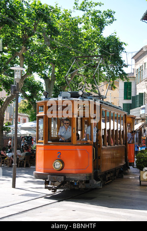 Die "Orange Express" Tramway, Placa de Sa Constitucio, Soller, Gemeinde Soller, Mallorca, Balearen, Spanien Stockfoto