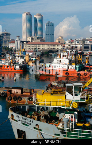 Geographie/Reisen, Sri Lanka, Colombo: Hafen mit Twin Towers des World Trade Center, Additional-Rights - Clearance-Info - Not-Available Stockfoto
